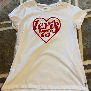 levi’s t-shirt